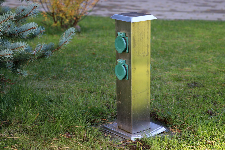 Energiesäule finden Jederzeit und überall Strom im Garten