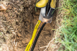 Erdkabel Leerrohr Verlegen Schritt F r Schritt Strom Im Garten erdkabel-leerrohr-verlegen-schritt-f-r-schritt-strom-im-garten